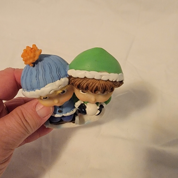 Tender Times figurine Ceramic Boy and Girl Bundeled In Coats - Picture 7 of 8